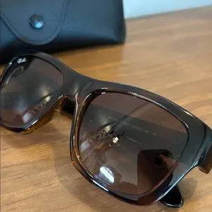 Ray-Ban RB4194 Polarized Tortoise frame with brown lenses. Brand New!! Ray-Ban | Accessories | Rayban Rb494 Polarized Tortoise  main image 3